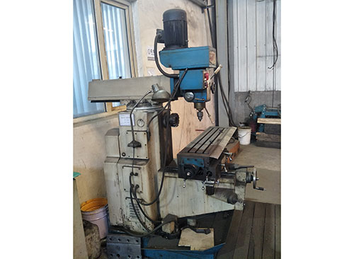 萬能回轉(zhuǎn)臺(tái)銑床